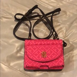 Tommy Hilfiger Over the Shoulder